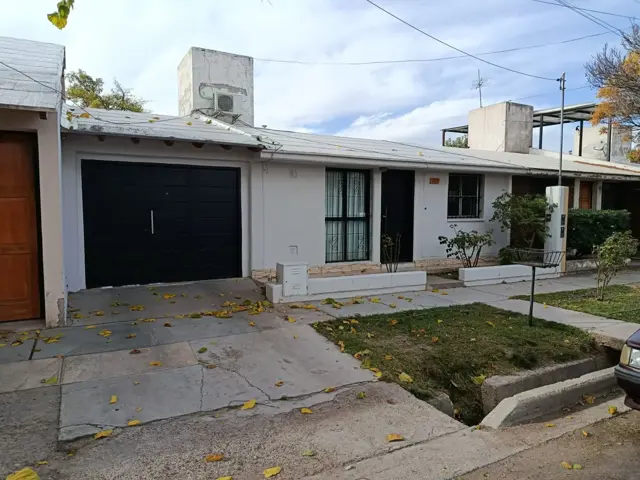 CASA EN VENTA 2 DORMITORIOS + DEPARTAMENTO LUJAN