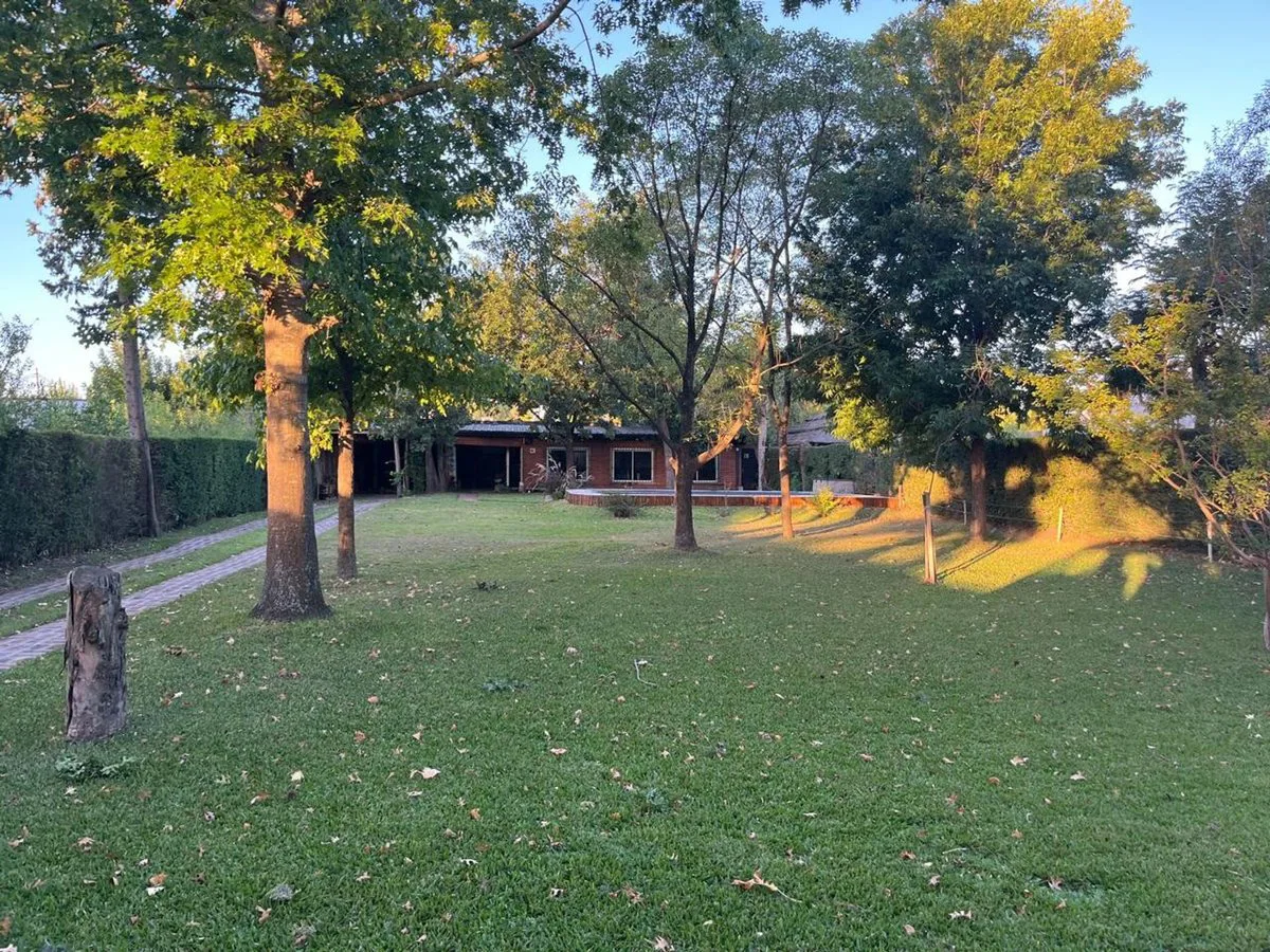 CASA QUINTA CON GRAN LOTE foto 3