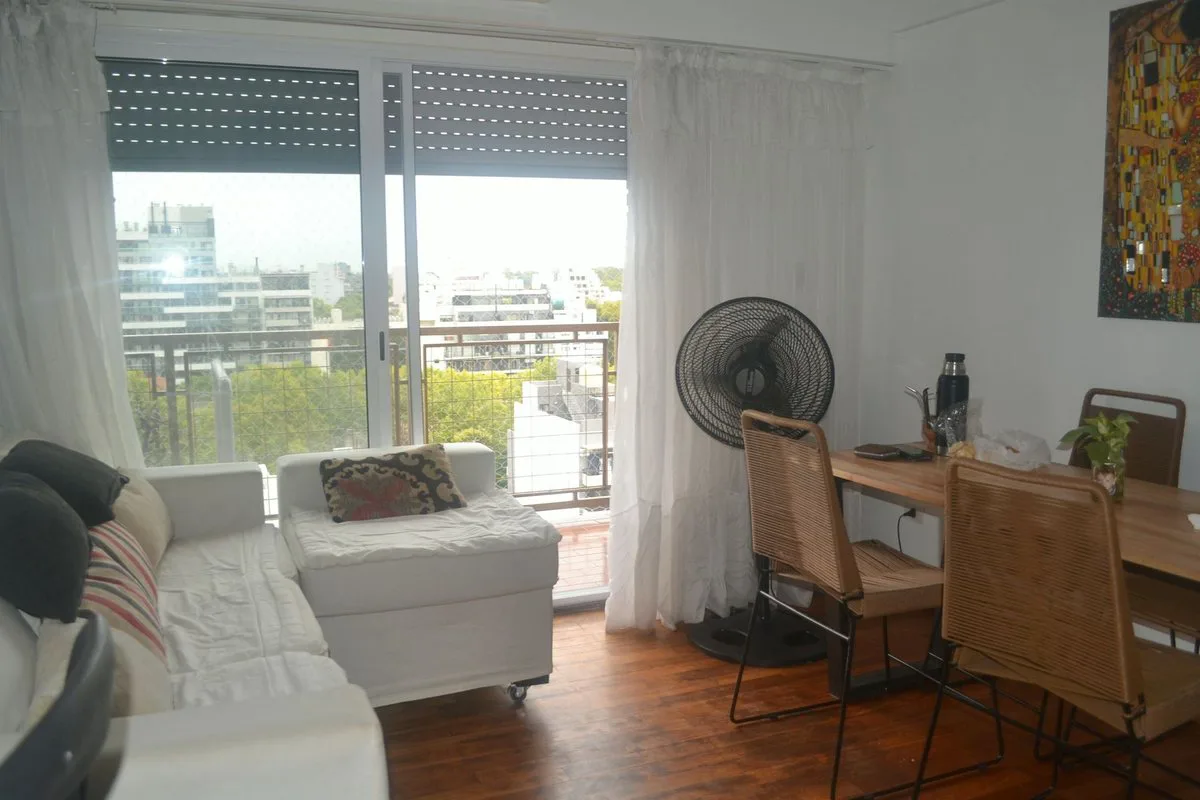 Piso alto de vista abierta 2 amb y balcon corrido foto 2