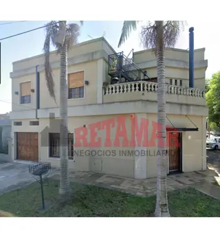 Casa en venta en Villa Luzuriaga, 3 ambientes con escritorio, garage y terraza con parrilla. foto 1