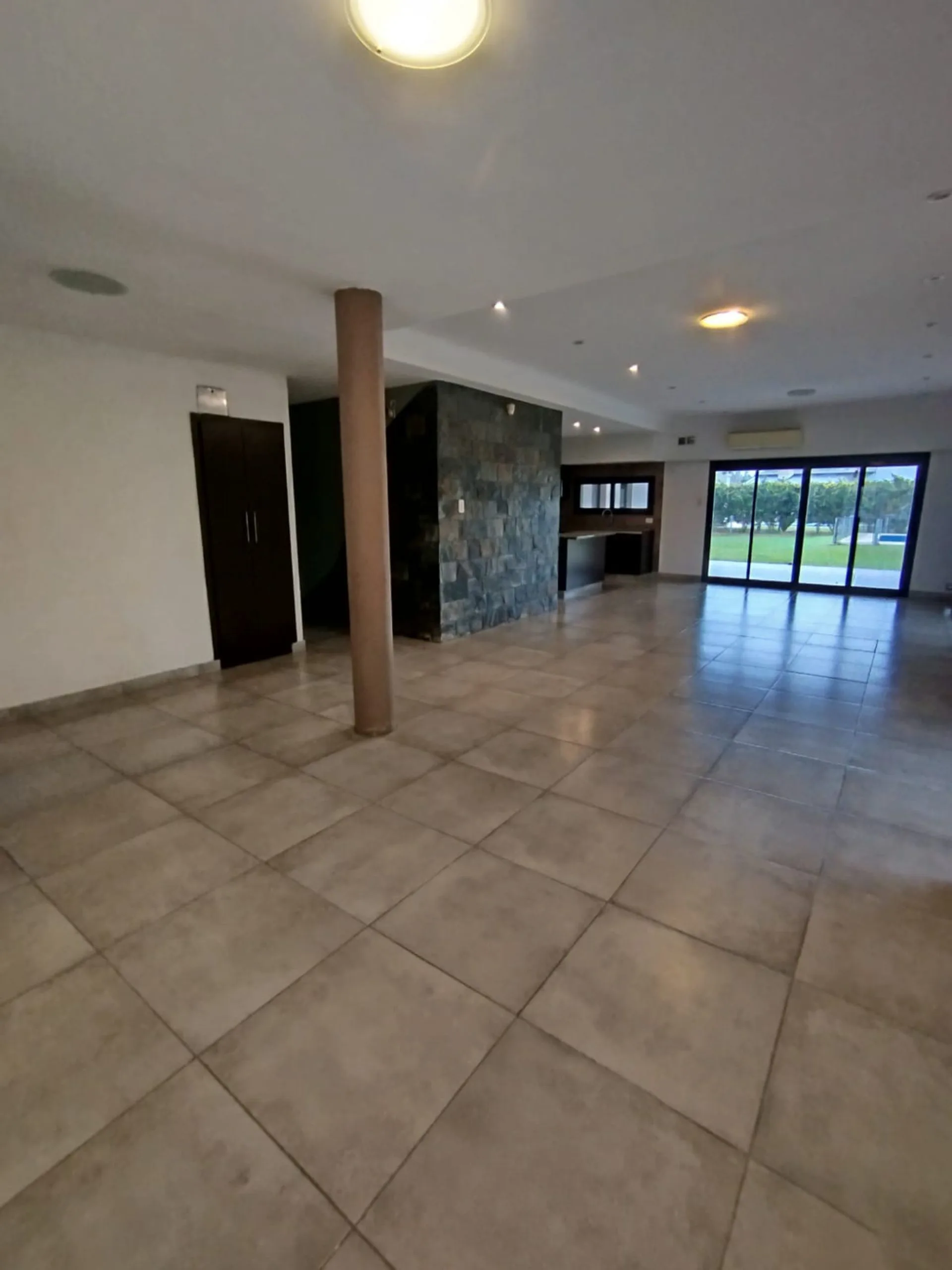 Casa de Categoría en Altos de la Ribera - Alquiler foto 2