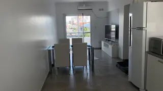 Departamento dos ambientes con cochera y balcon foto 2