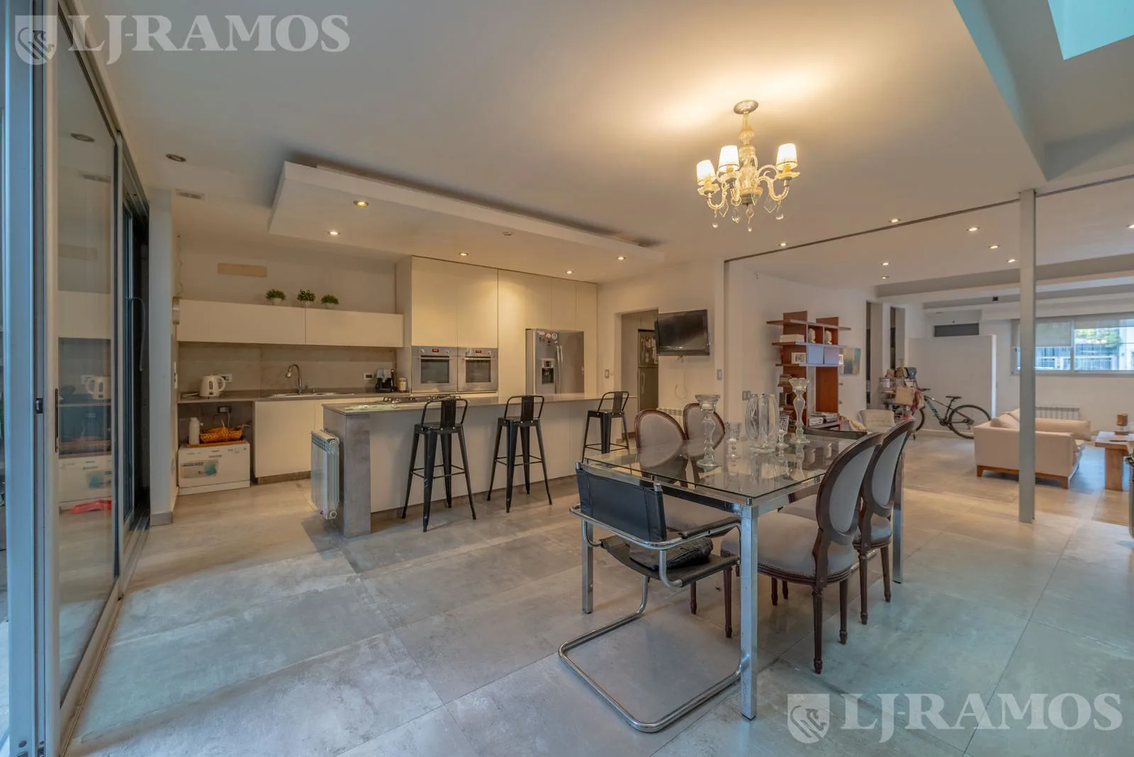 VENTA - CASA EN PALERMO- RECICLADA- 5 DORM -  CON TERRAZA, PILETA Y QUINCHO - Y GARAGE foto 4
