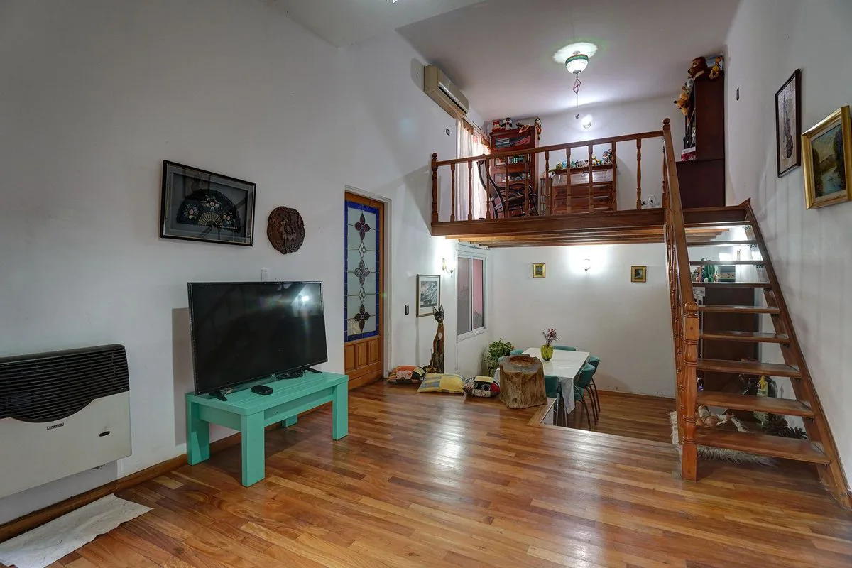 Venta - Casa 4 ambientes con terraza - Floresta foto 2
