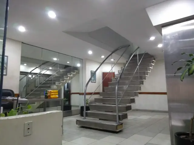 OFICINAS EN RECOLETA-VENTA CON RENTA// FRENTE A UNIV. MEDICINA