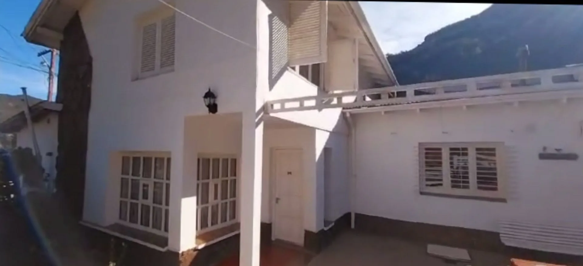 RE/MAX VENDE CASA PH,ZONA CENTRO CON COCHERAS foto 5