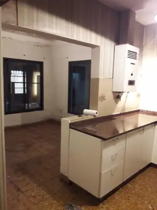 Venta Casa a Reciclar con Estupendo Lote 9,30 X 51 Lanus Este foto 3