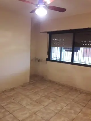 Venta Casa a Reciclar con Estupendo Lote 9,30 X 51 Lanus Este foto 4