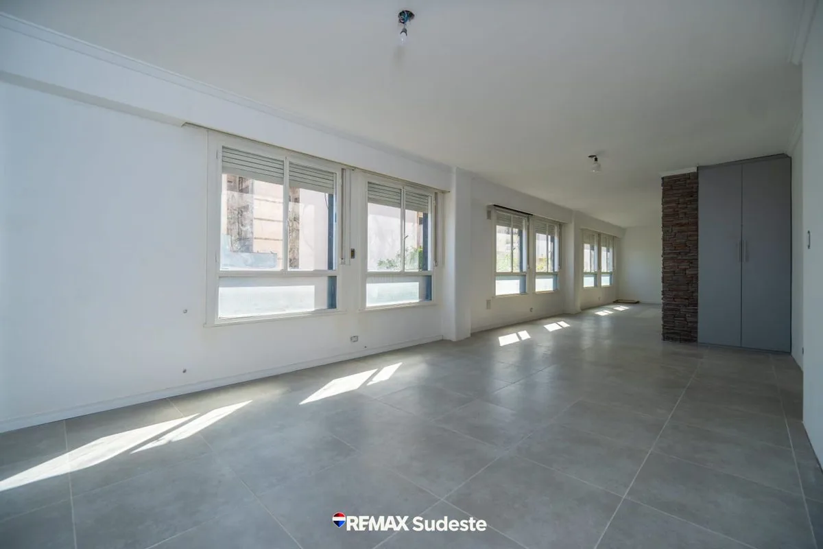 VENTA PISO CENTRICO 100% RENOVADO foto 3