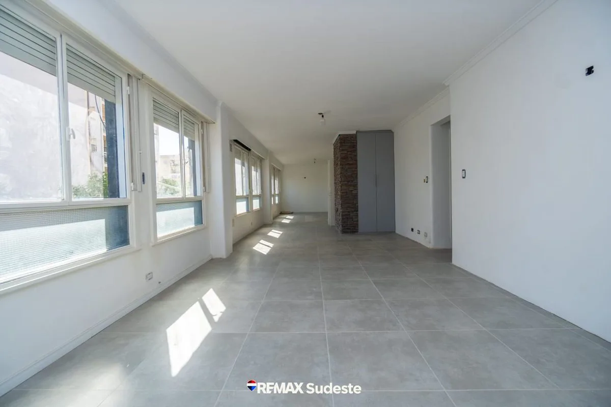 VENTA PISO CENTRICO 100% RENOVADO foto 4