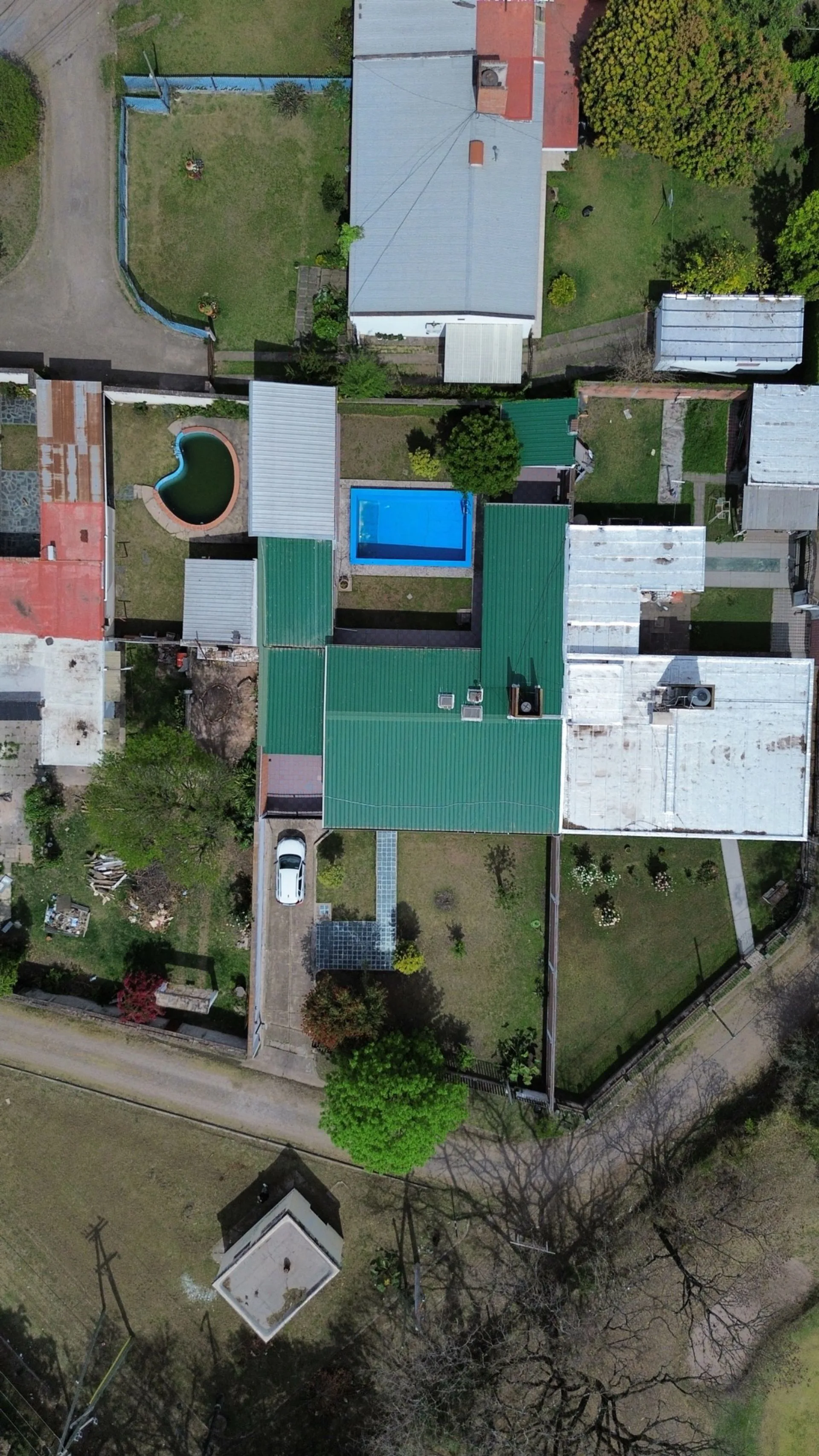 VENTA CASA + 300 M2 C/ PILETA LOMA GOLF PALPALA foto 3