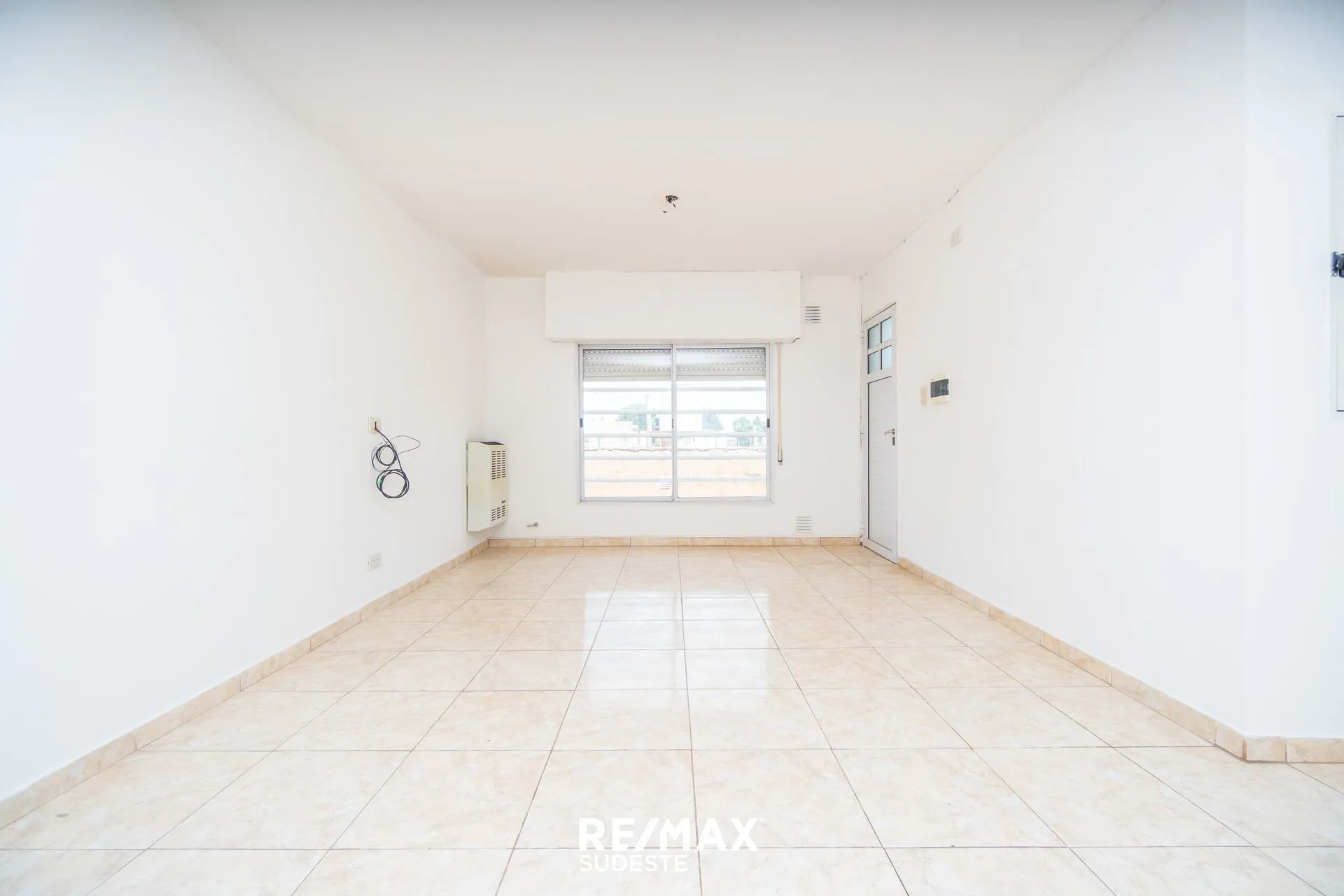 Complejo de 4 DPTOS  Modernos de 1 Dorm.  + lote. foto 3