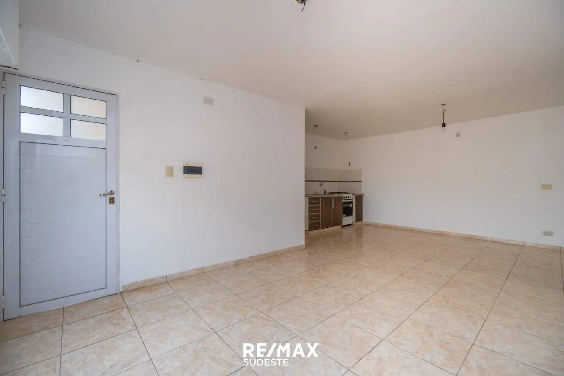 Complejo de 4 DPTOS  Modernos de 1 Dorm.  + lote. foto 4