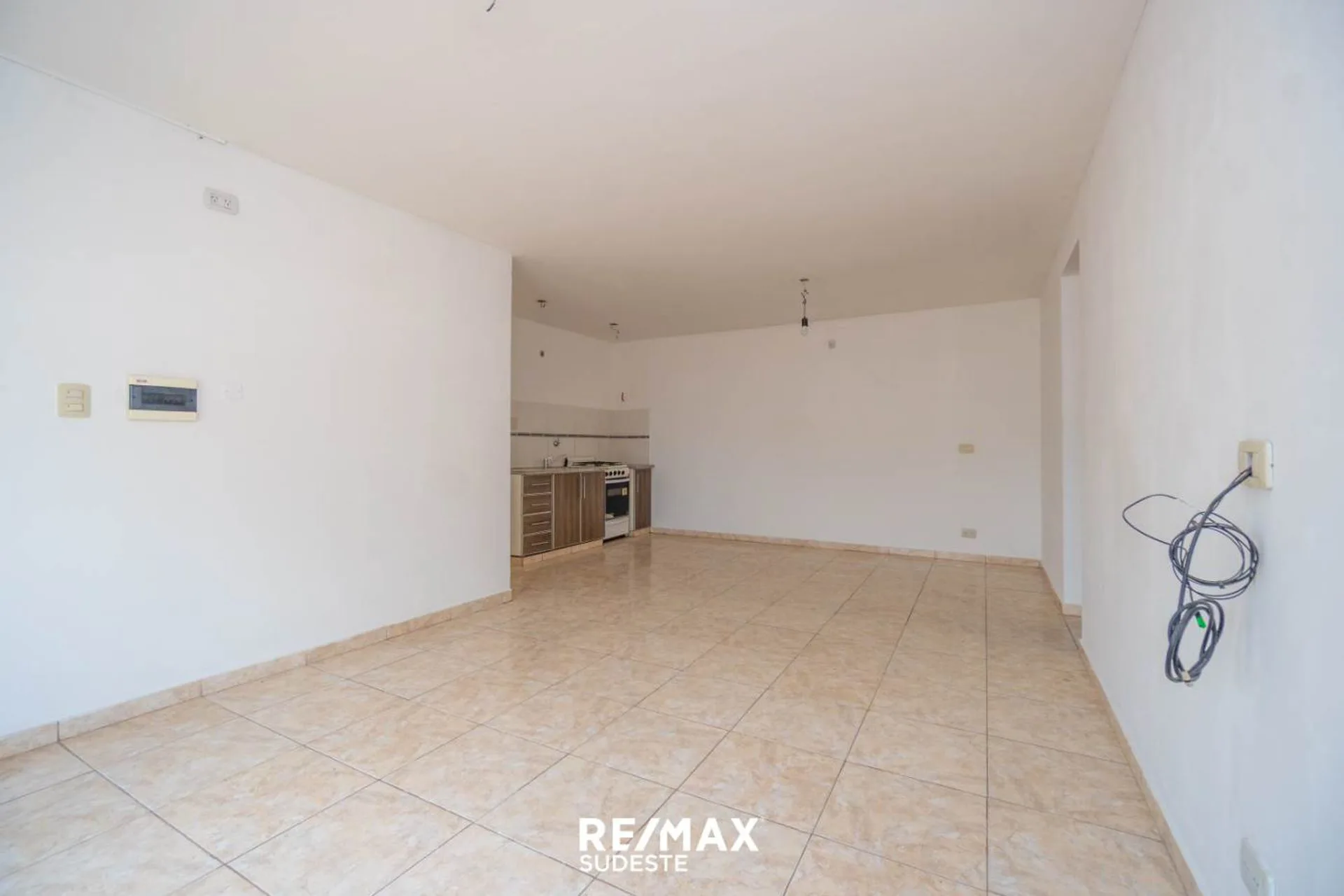 Complejo de 4 DPTOS  Modernos de 1 Dorm.  + lote. foto 5