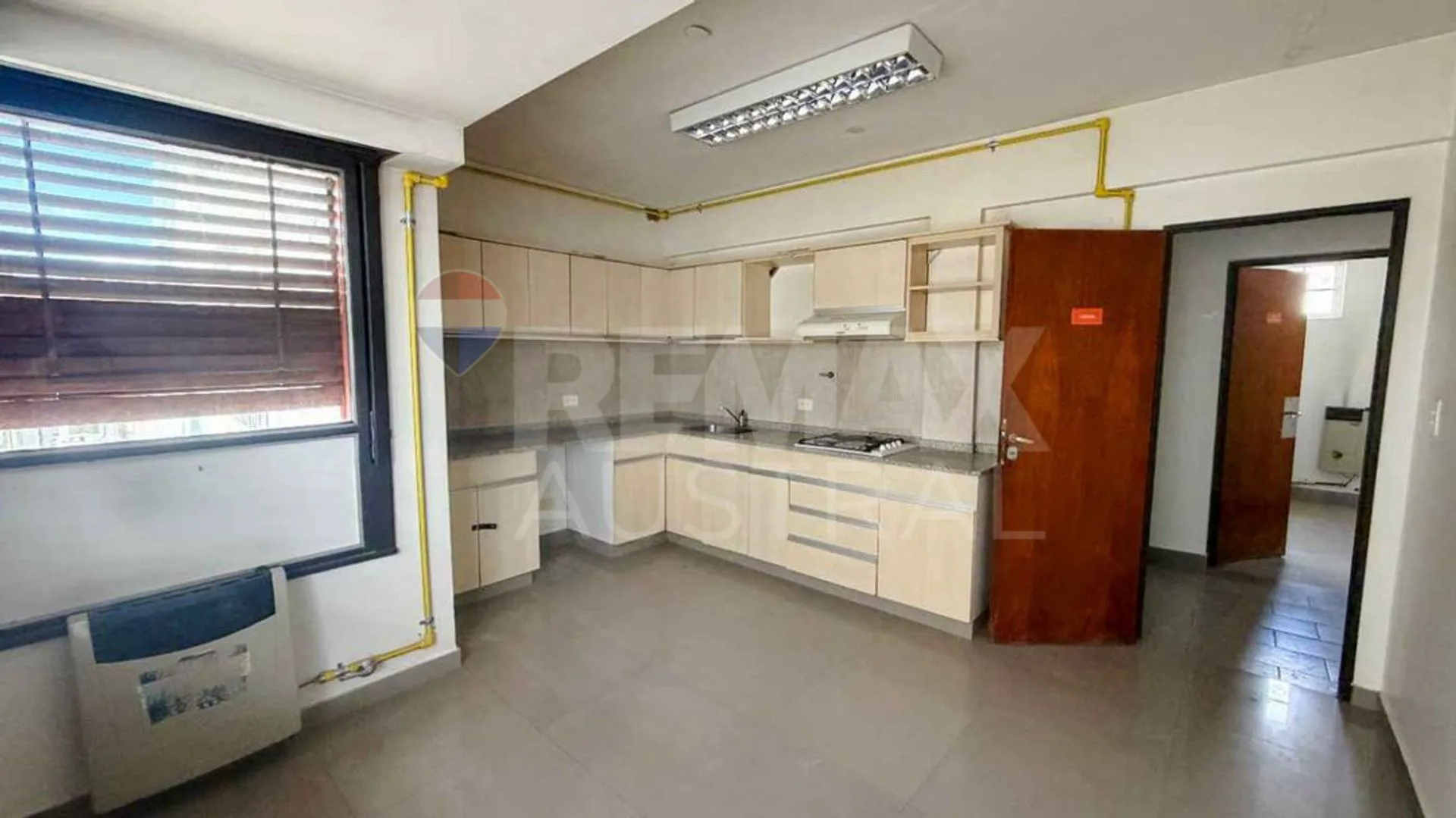 Oficina y consultorios en zona céntrica
