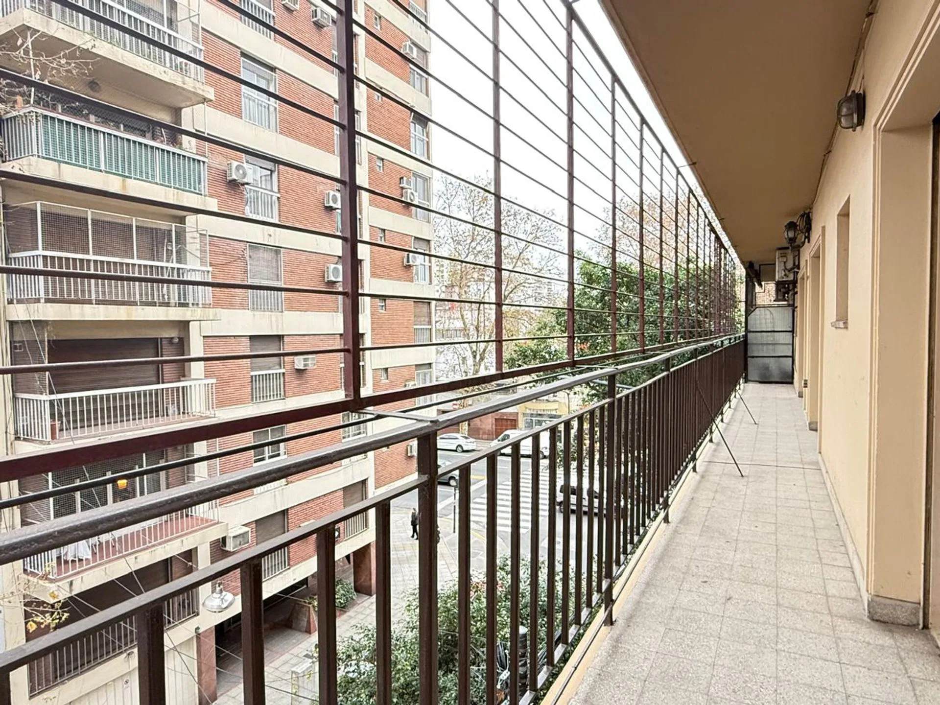 3 o 4  AMB EN FLORES - Amplio balcon foto 2