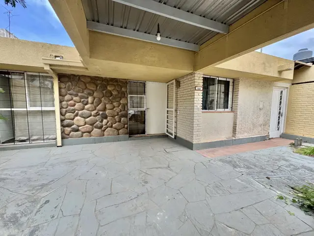 Casa en venta en Villa del Parque, Godoy Cruz, 3 dormitorios, patio, depósito, apta crédito