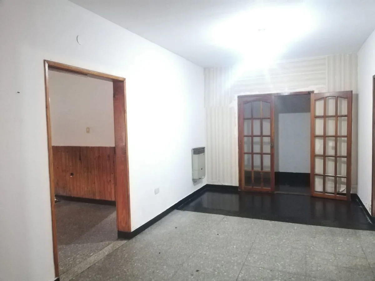 VENTA DE CASA 6 AMB REMEDIOS DE ESCALADA-LANUS foto 2