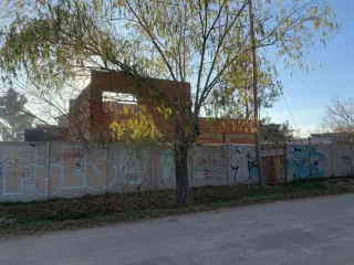 Lote en esquina  con entrada por ambos lados . Casa a terminar en Benavidez Barrio ElCano foto 5
