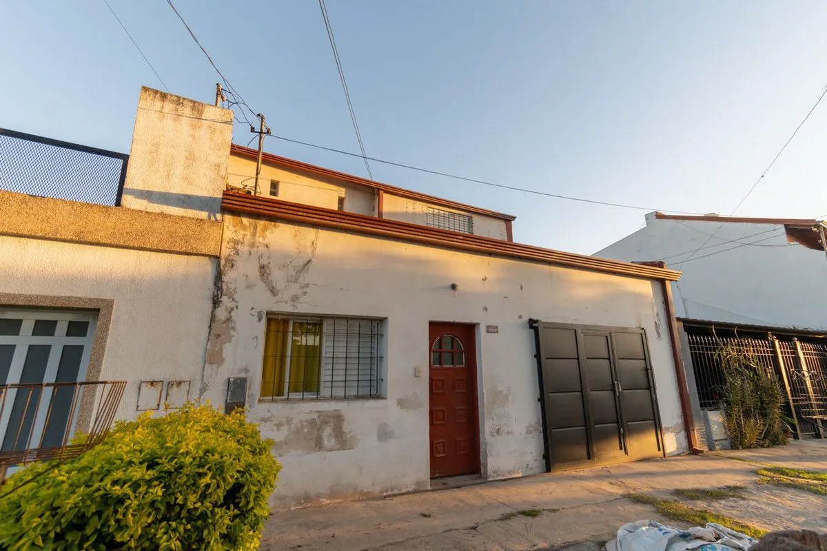 Casa de tres Dormitorios y Cochera en zona norte foto 2