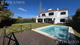 Casa en venta a la laguna. Barrio Santa Catalina Villanueva. foto 3