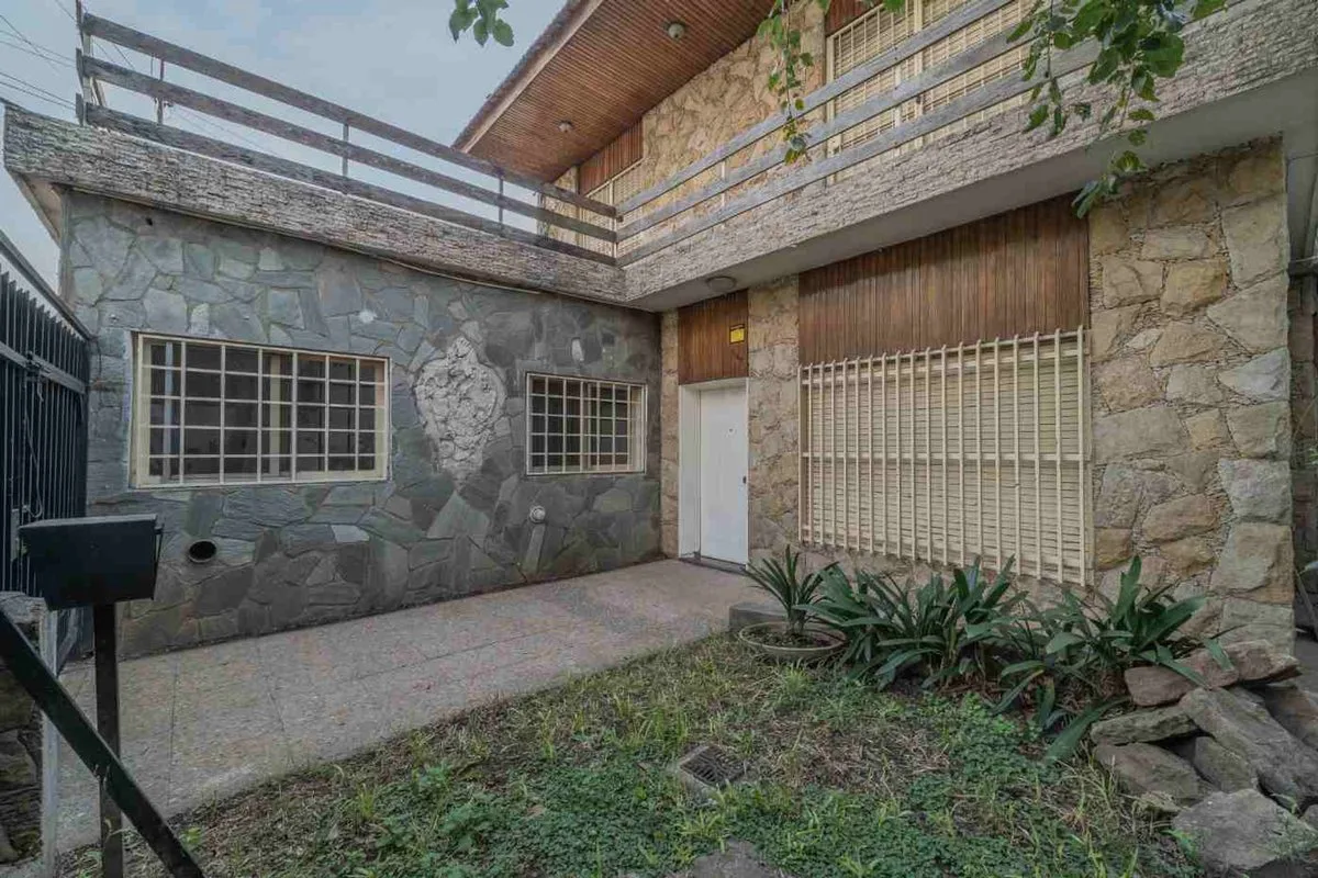 Casa 5 amb. C/Jardin con parrilla y Garage foto 2