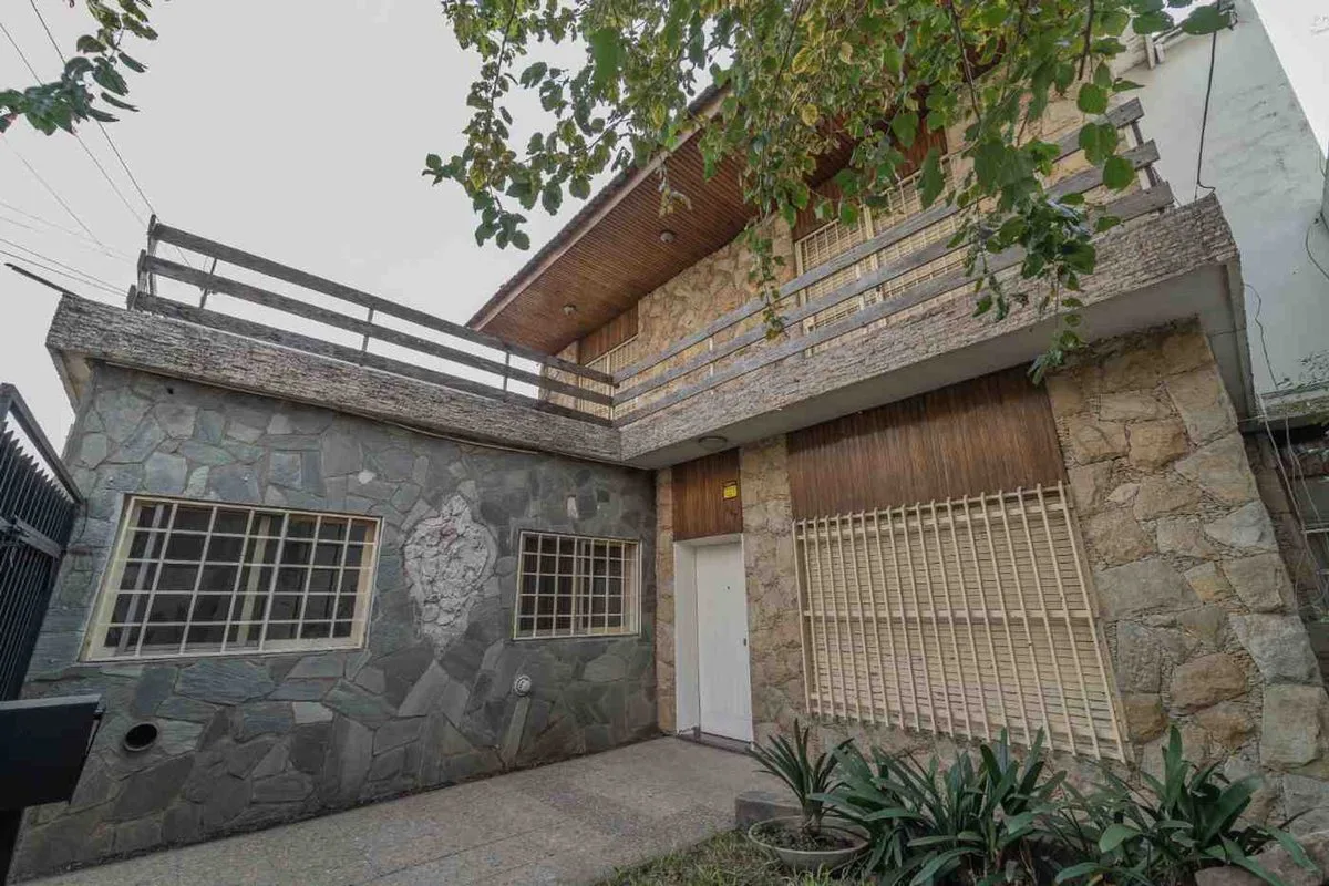 Casa 5 amb. C/Jardin con parrilla y Garage foto 3