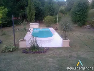 Excelente propiedad con piscina a 1000 mts del golf de Villa  Carlos Paz foto 1