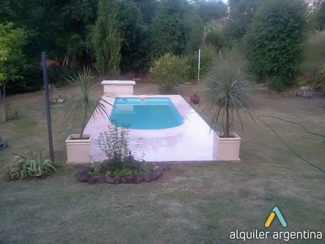 Excelente propiedad con piscina a 1000 mts del golf de Villa Carlos Paz