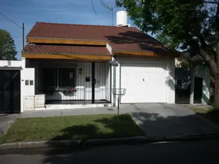 VENTA DE PH AL FRENTE TRES AMB. CON COCHERA foto 1