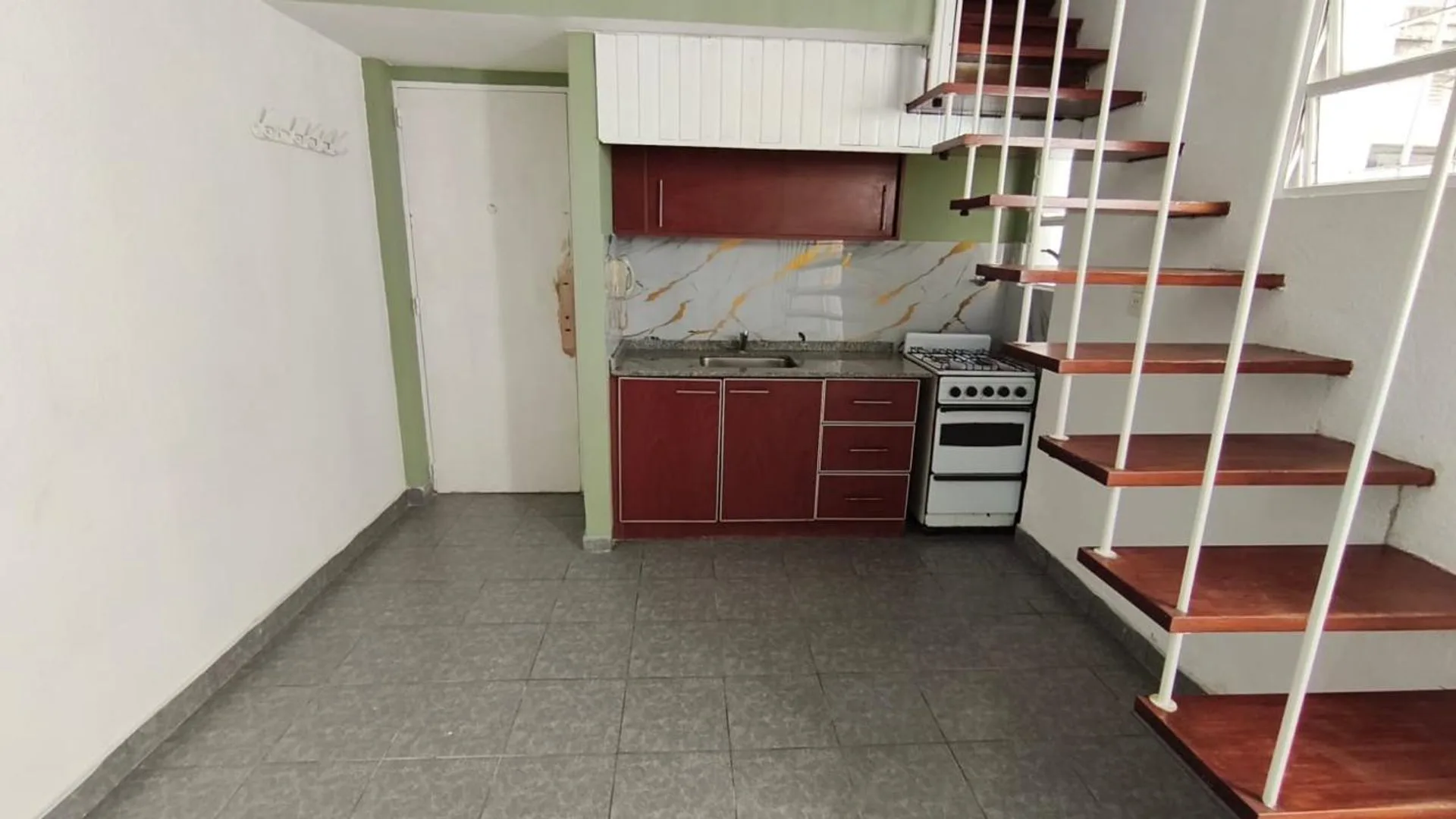 Venta PH dos ambientes patio propio  Beccar foto 2