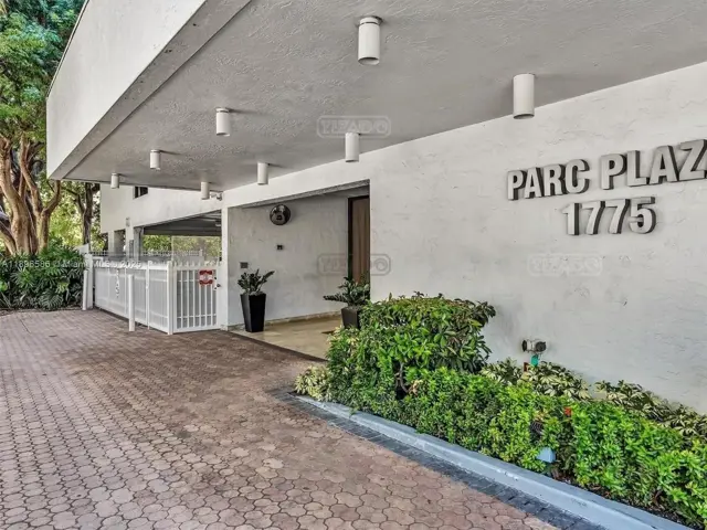 1775 Washington Ave #8B 1700
