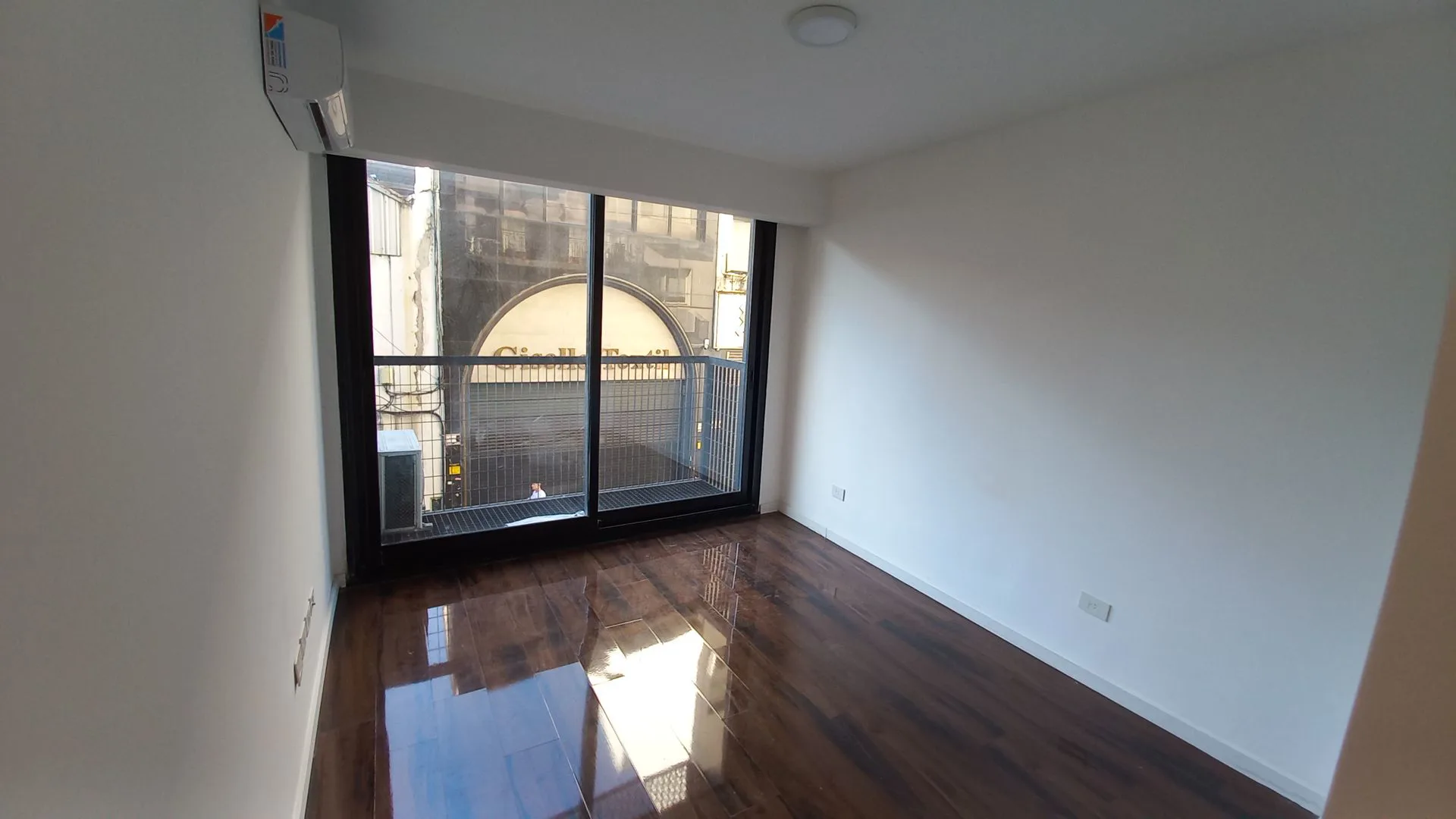 VENTA DOS AMBIENTES  A ESTRENAR / MONSERRAT CABA foto 3