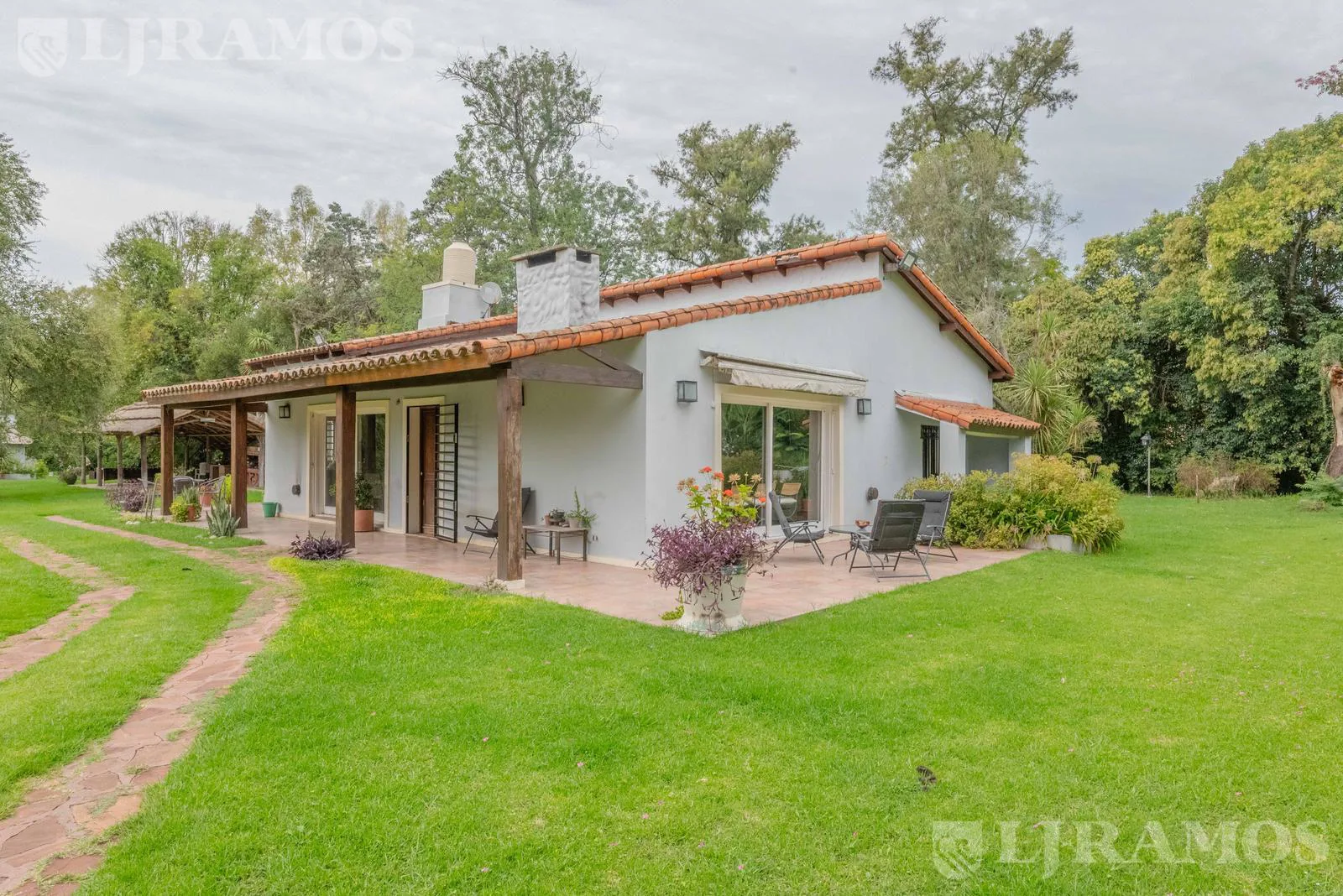 Venta - Casa quinta de una planta c/ 3 dorms| Lote 4500m² | Del Viso, Los Jazmines, Pilar foto 2