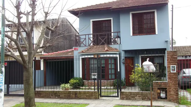 AMPLIO CHALET EN 2 PLANTAS - LOTE DE 440 M2