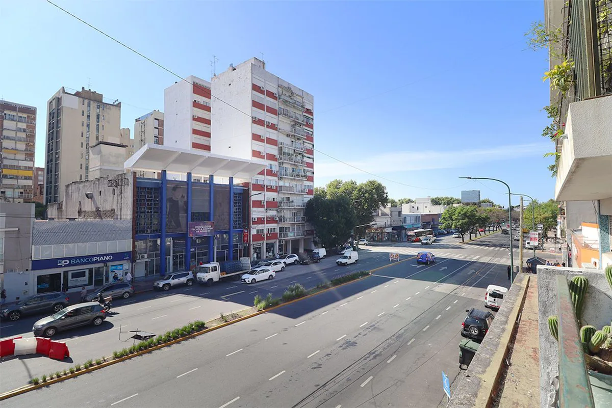 GRAN DEPTO. 4 AMBIENTES EN MARTINEZ! foto 4