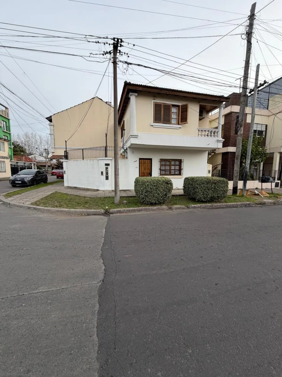 Duplex tres ambientes Villa Luzuriaga foto 2