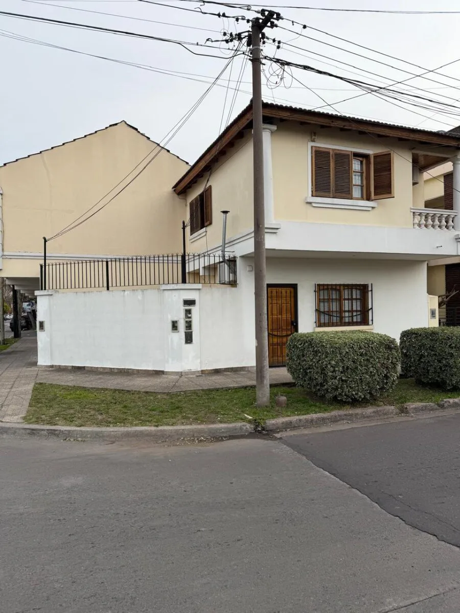 Duplex tres ambientes Villa Luzuriaga foto 3