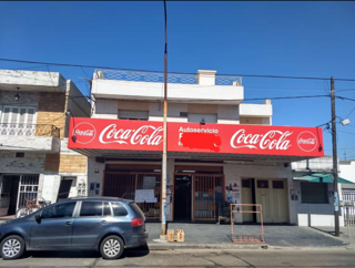 Venta de importante inmueble. Lote de 10 x 35. M2 totales 378. planta baja local grande con departamento de 4 ambientes en la planta alta. foto 1