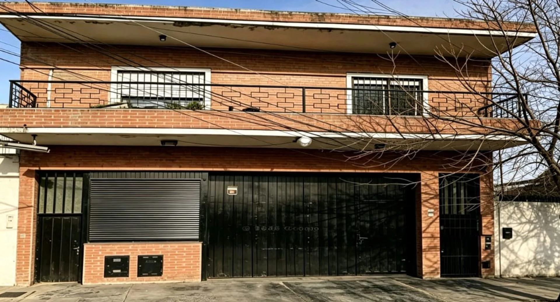 CASA Y DEPTOS EN VENTA LANUS EN BLOCK foto 2