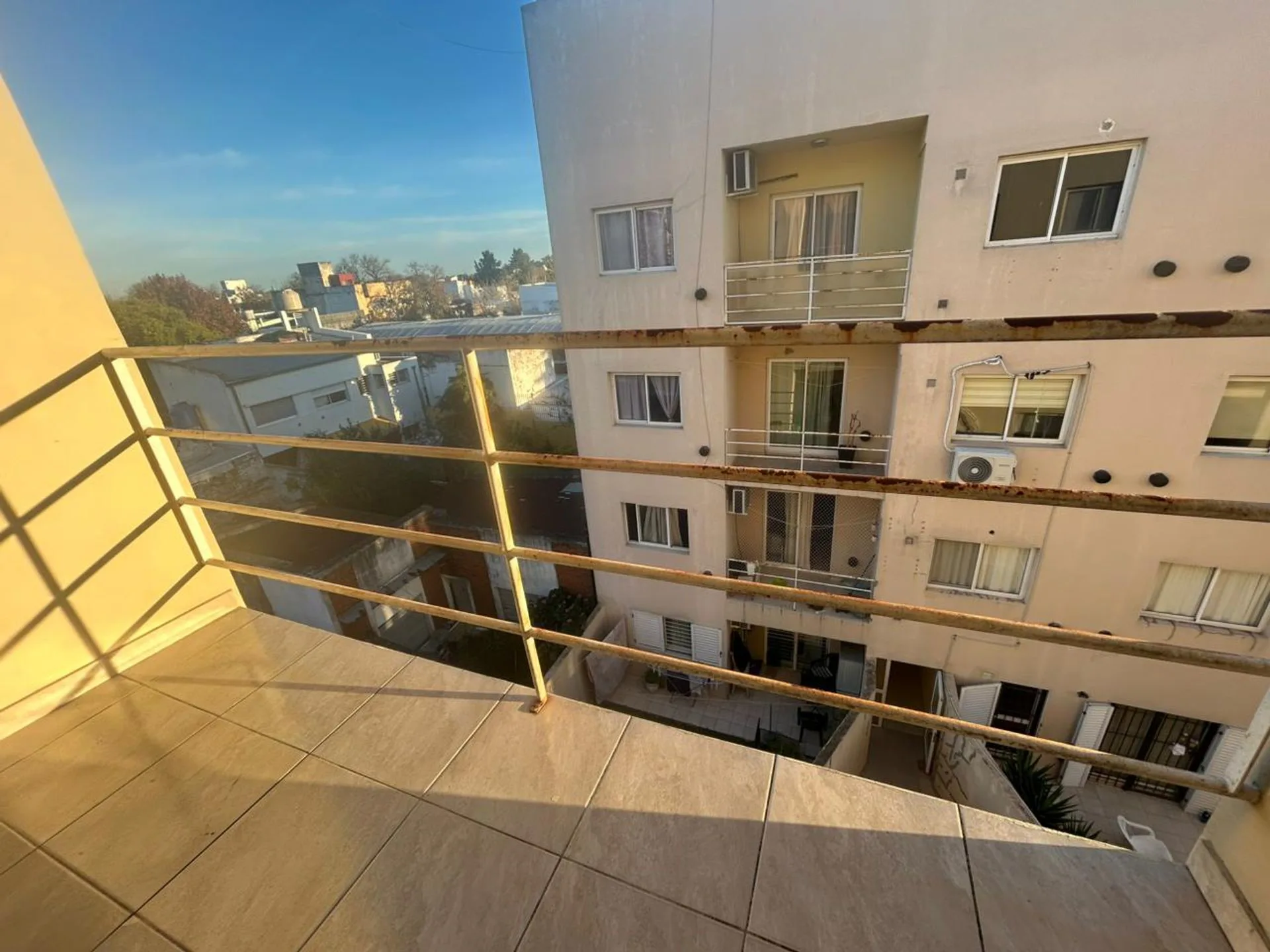 DEPARTAMENTO 1 DORMITORIO EN VENTA LA PLATA BALCON foto 5