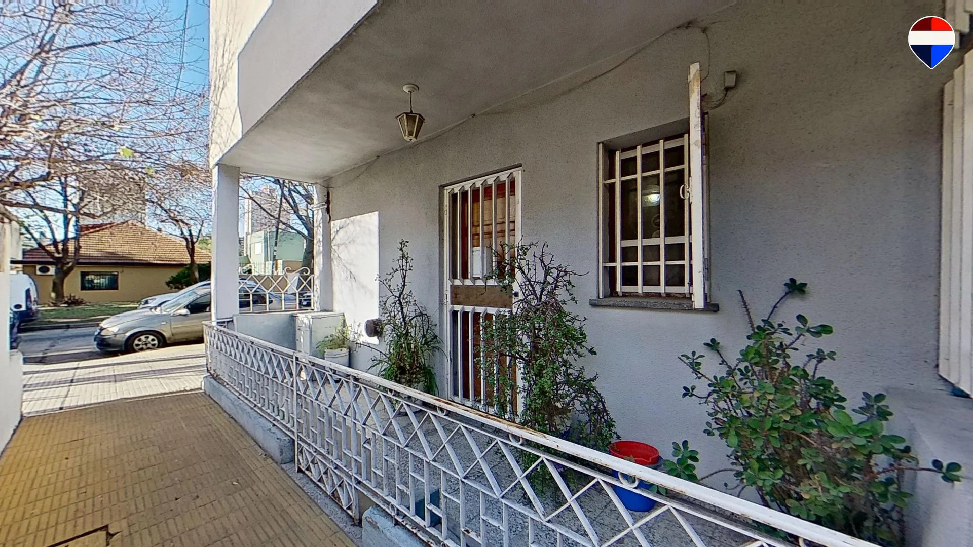 VENTA CASA 4 AMBIENTES CON PATIO Y COCHERA - CABA foto 2