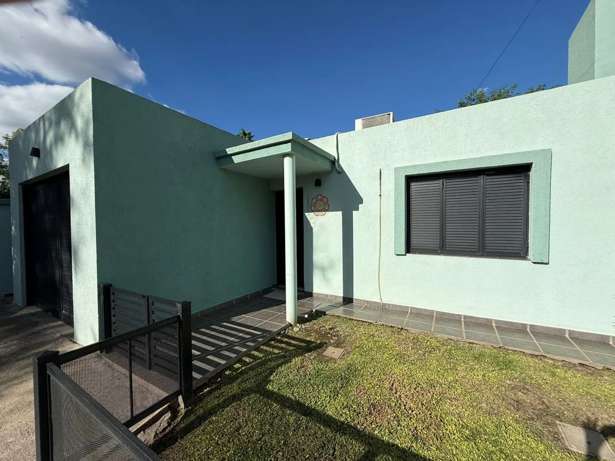 VENTA CASA 3 DORMITORIOS BARRIO EL PRADO foto 2