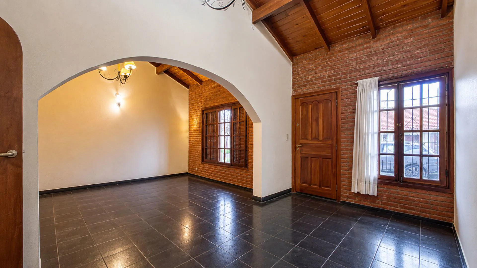 VENTA CASA 4 AMBIENTES APTO CREDITO  CON PARQUE foto 4