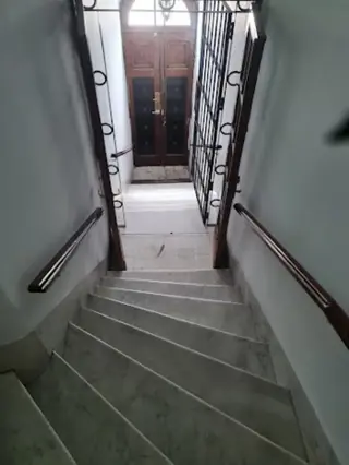 Retasado Venta Oficina Comercial Reciclada Escritura 6 privados sala de reuniones en Centro U$S170.000. foto 1