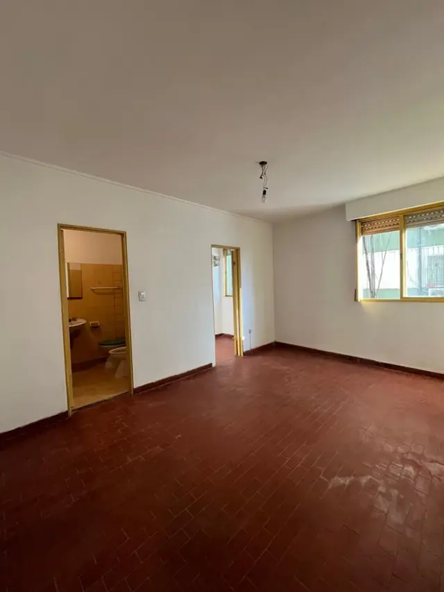 VENTA DEPARTAMENTO 2 AMBIENTES LATERAL - SUPER LUMINOSO - PISO ALTO - ELEODORO LOBOS 200 - CABALLITO