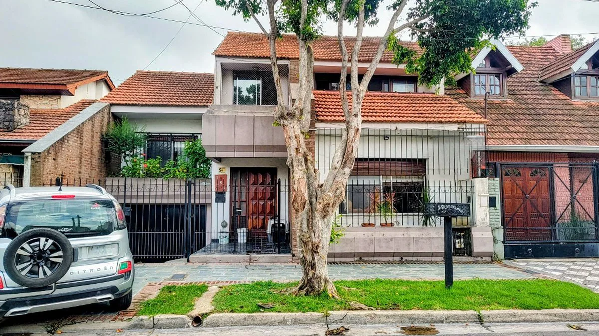 VENTA CASA 5 AMBIENTES EN MONTE GRANDE CON JARDIN foto 5