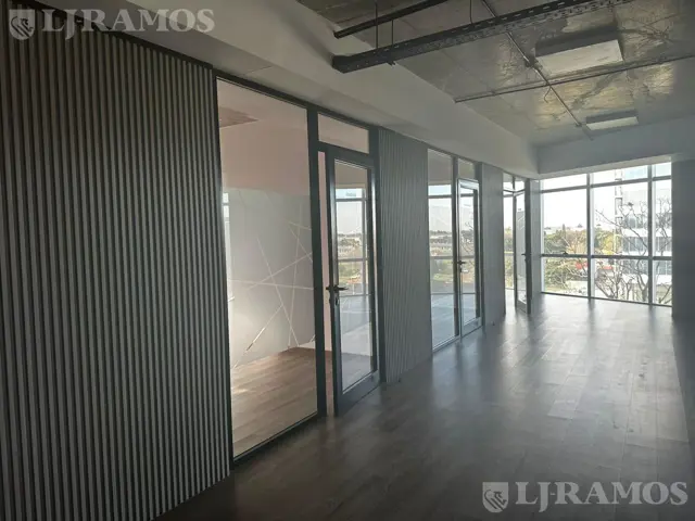 Oficinas SportClub en Escobar!  Excelente ubicación - PG
