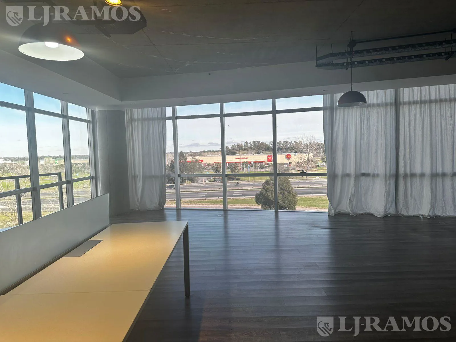Oficinas SportClub en Escobar!  Excelente ubicación - PG foto 5