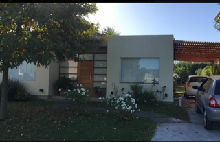 EXCELENTE CASA DE 3 AMBIENTES CON PISCINA EN LOS CARDALES foto 1